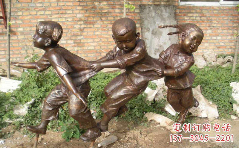 重庆公园玩老鹰捉小鸡的儿童小品铜雕 (3)
