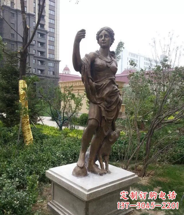 重庆公园西方女人人物铜雕_1