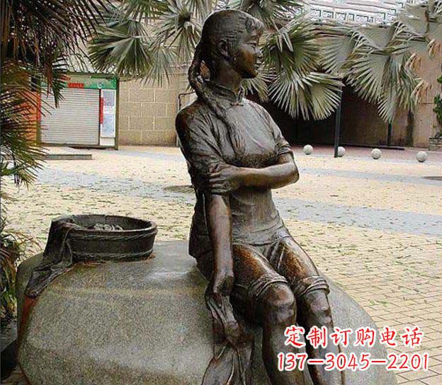 重庆公园洗衣服的女孩人物铜雕