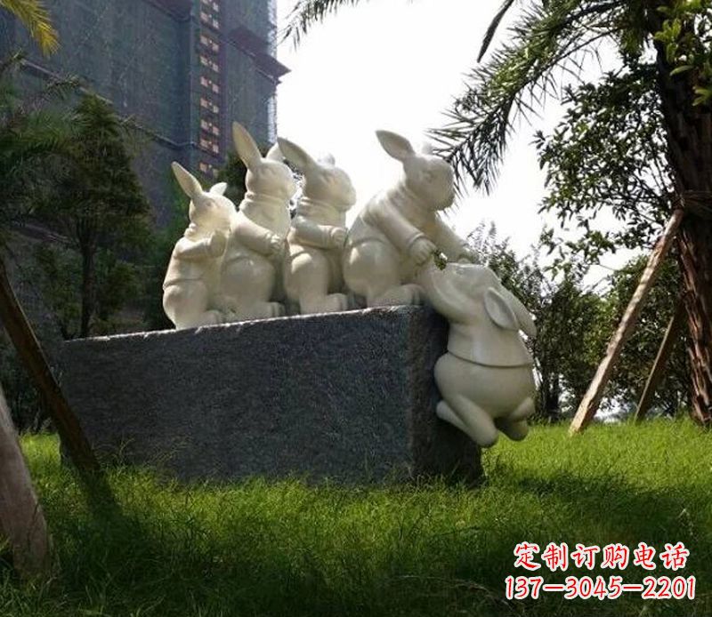 重庆中领雕塑精美兔子石雕