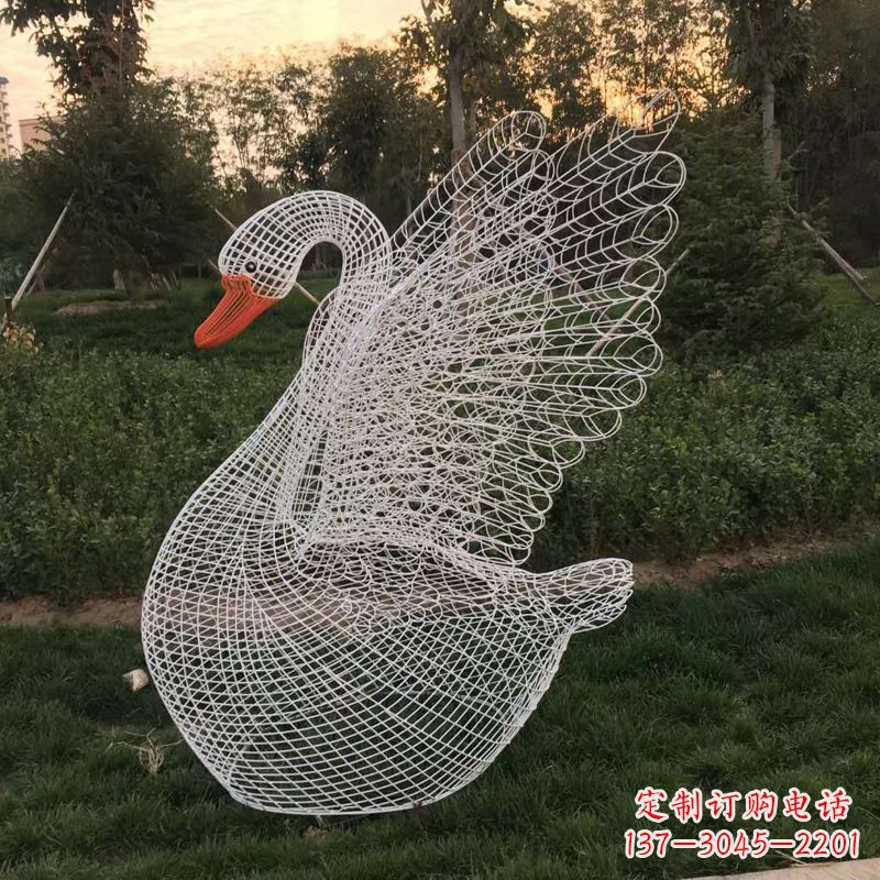 重庆秀美天鹅铁艺雕塑,点缀公园绿地
