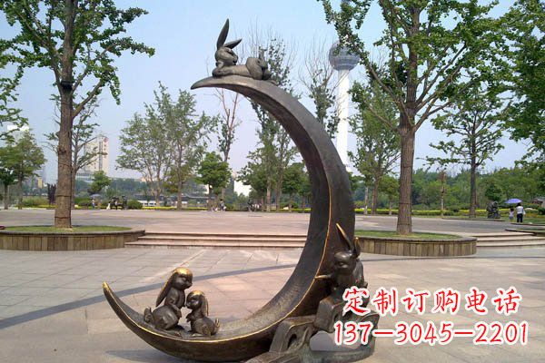重庆公园月亮和玉兔铜雕