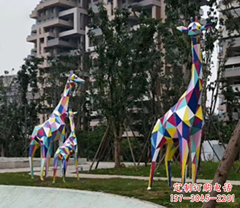 重庆公园长颈鹿雕塑