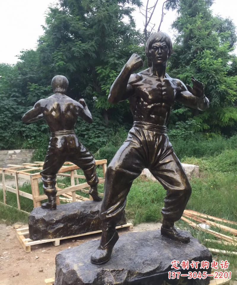 重庆荣耀李小龙,经典之作——“功夫之王”铜雕塑