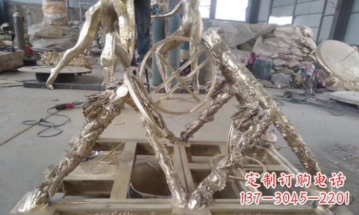 重庆“百年古董浑天仪铜雕,让古典美触手可及”