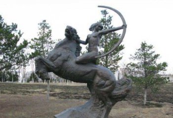 重庆公园骑马女人射箭铜雕