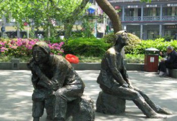 重庆充满深情的老人铜雕