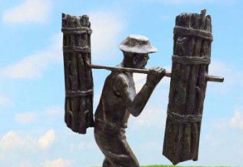 重庆精美老人铜雕，传承古代挑柴精神
