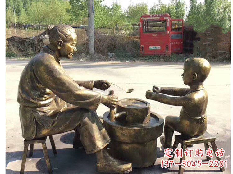 重庆广场帮母亲磨豆浆小品人物铜雕