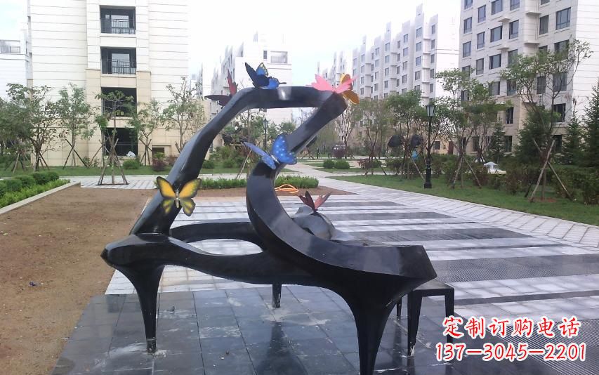 重庆广场不锈钢抽象钢琴雕塑