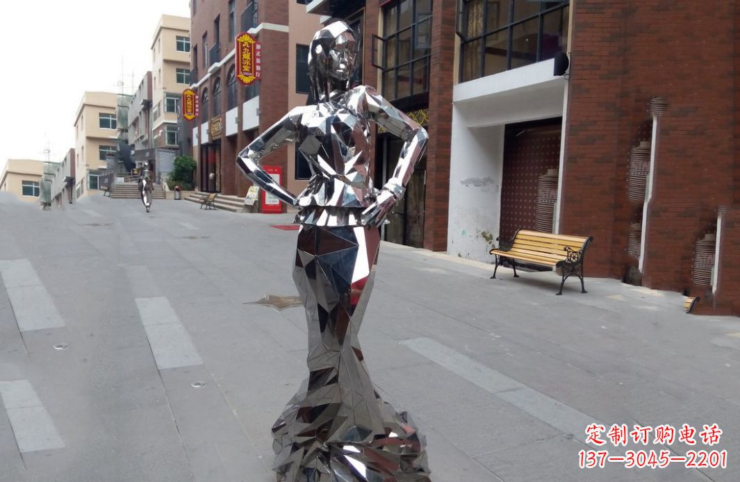 重庆广场不锈钢抽象美女雕塑