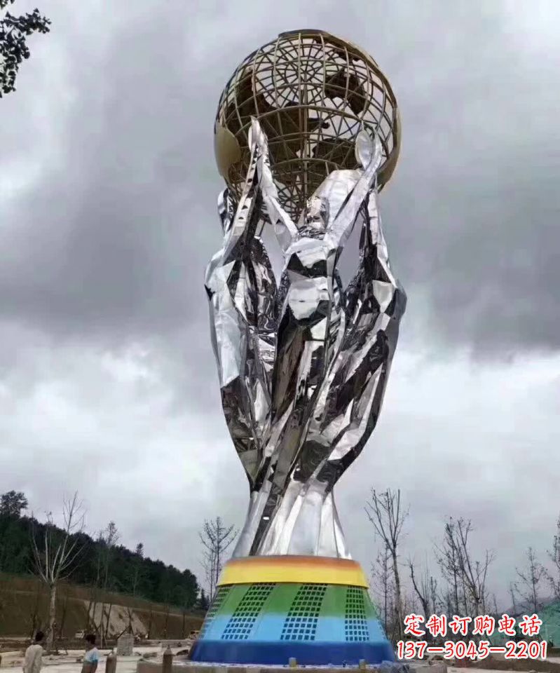重庆广场不锈钢抽象手托地球雕塑