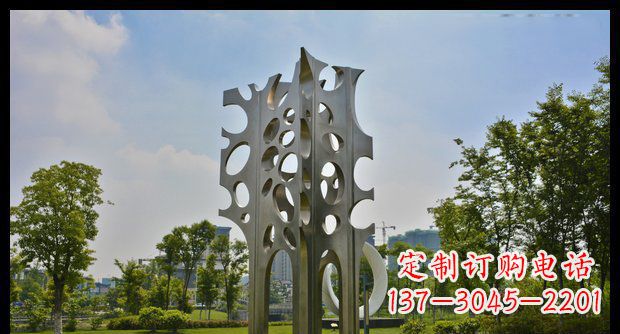 重庆广场不锈钢抽象松树雕塑