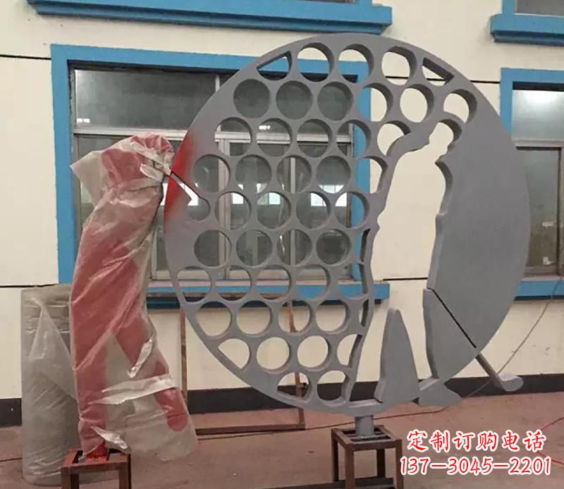 重庆广场不锈钢打高尔夫球雕塑