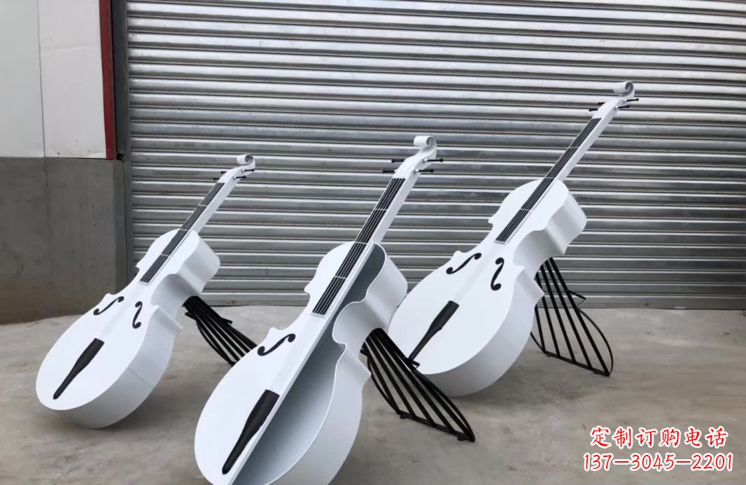 重庆广场不锈钢大提琴雕塑1