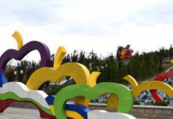 重庆广场艺术：不锈钢抽象彩色苹果雕塑