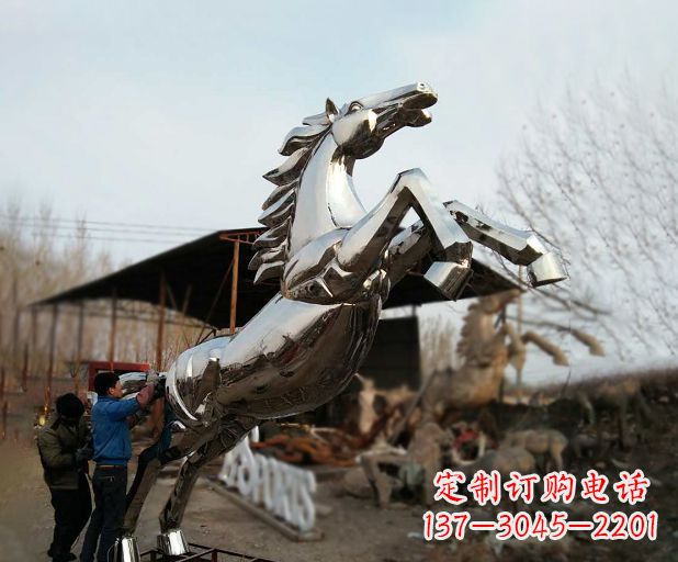 重庆广场不锈钢镜面奔马雕塑