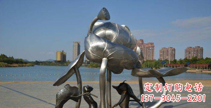 重庆广场不锈钢莲蓬莲叶和青蛙雕塑
