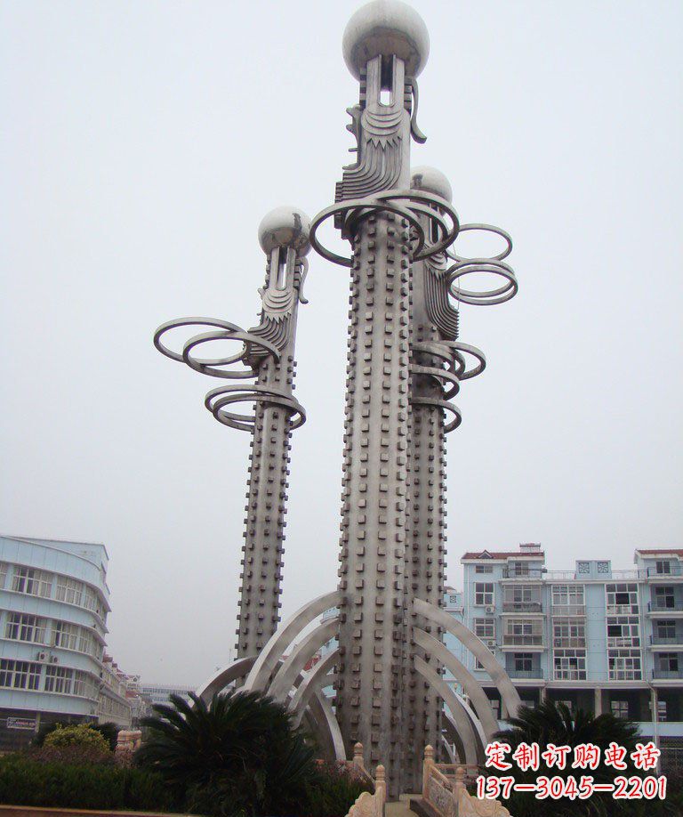 重庆广场不锈钢龙柱雕塑
