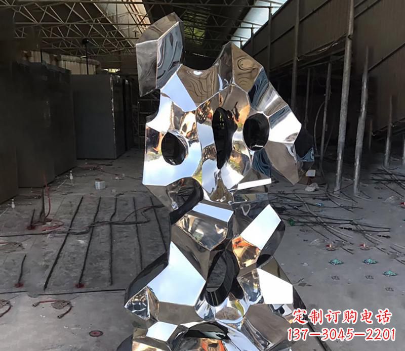 重庆别具匠心的太湖石雕塑