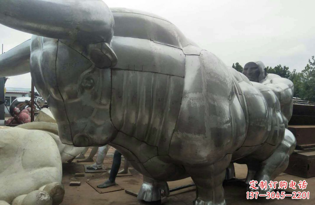 重庆广场不锈钢拓荒牛景观雕塑