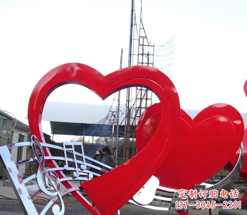 重庆中领雕塑:音符桃心景观雕塑,给你的生活带去美妙的旋律