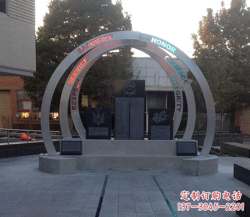 重庆广场不锈钢圆环雕塑