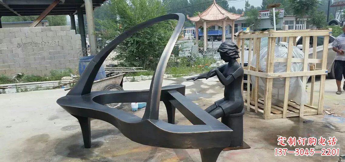 重庆广场抽象弹钢琴景观铜雕