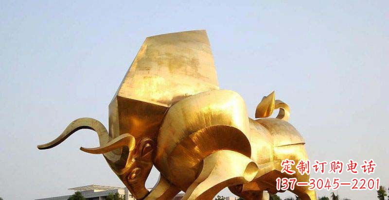 重庆广场抽象牛动物铜雕