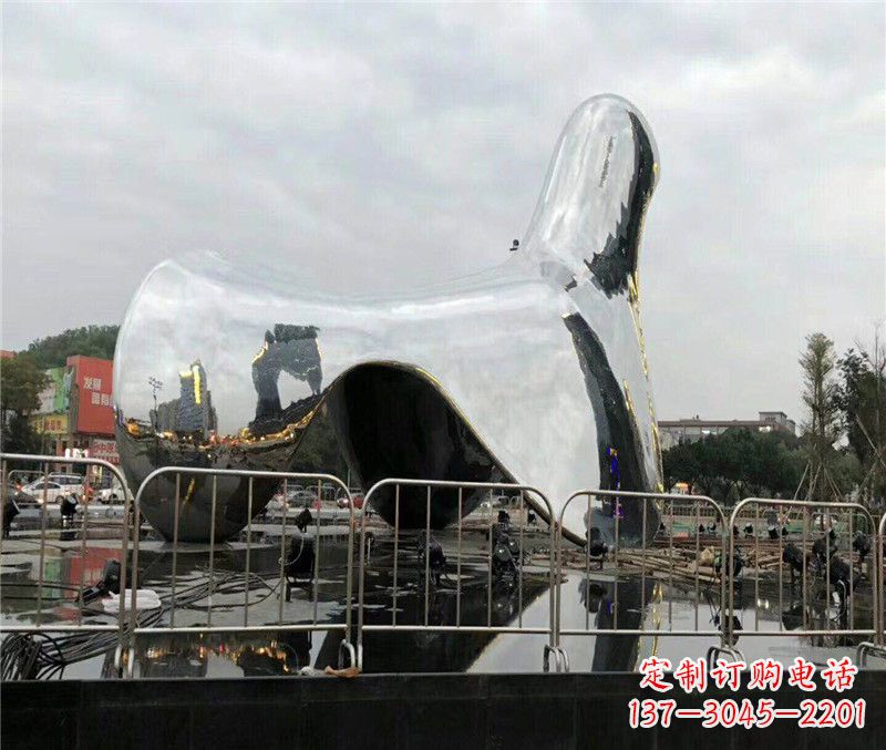 重庆中领雕塑推出一款精美的抽象鸽子雕塑,专为…