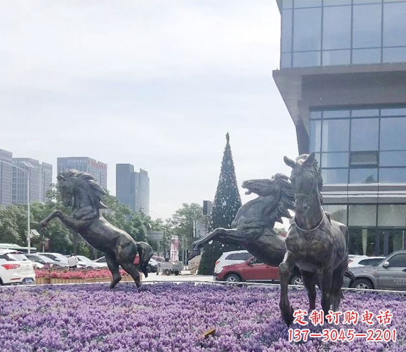 重庆广场动物奔跑的马铜雕