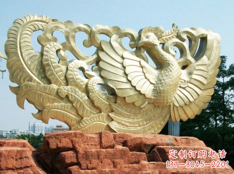 重庆欣赏瑰丽的凤凰铜雕