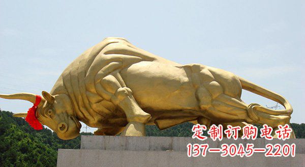 重庆广场黄铜奔牛铜雕