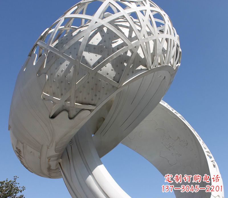 重庆广场戒指不锈钢雕塑