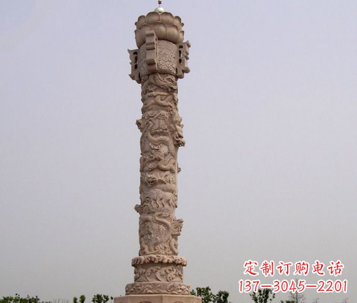 重庆领雕塑制作精美的红石龙柱雕塑