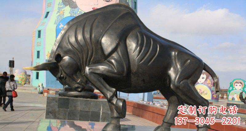 重庆广场开荒牛动物铜雕