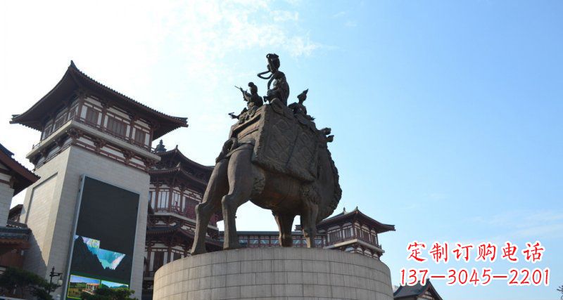 重庆广场骑骆驼的古代美女景观铜雕