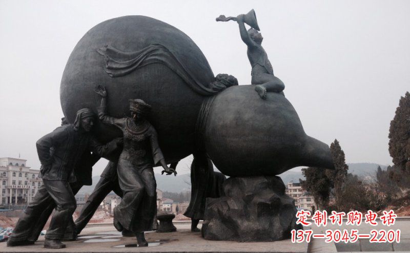 重庆广场少数民族人物和大葫芦景观铜雕