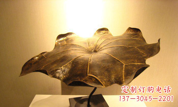 重庆深受人们喜爱的铜雕荷叶雕塑,由贵金属精铸…