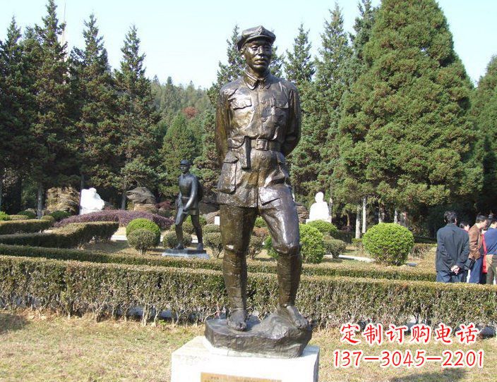 重庆广场铜雕解放军战士纪念人物雕塑
