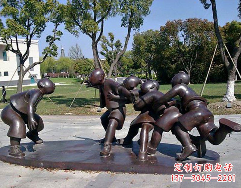 重庆广场铜雕老鹰抓小鸡人物雕塑