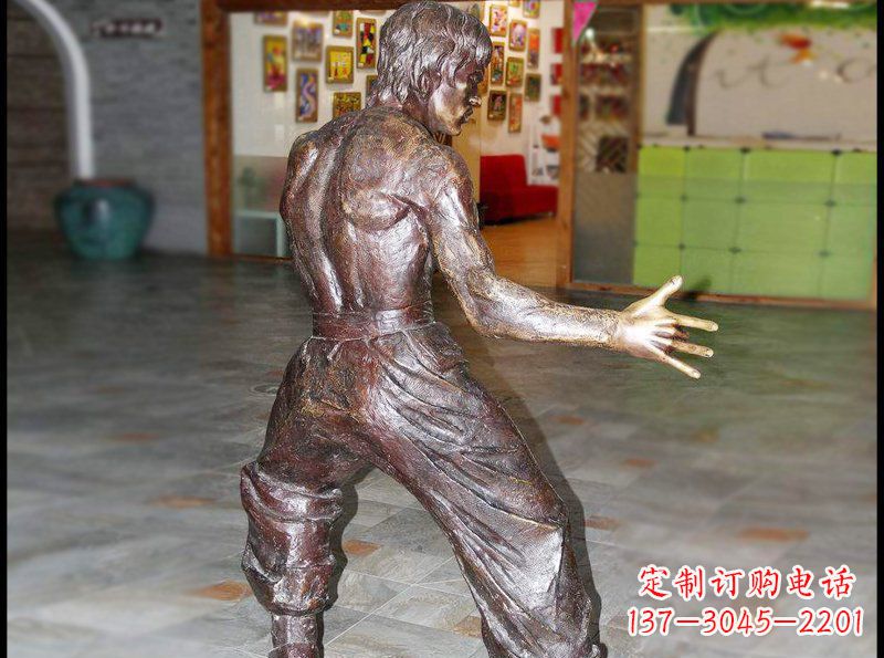 重庆广场铜雕李小龙人物雕塑