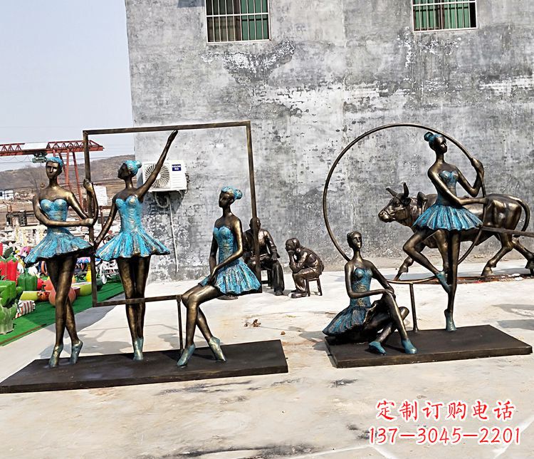 重庆广场铜雕美女人物雕塑