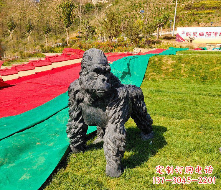 重庆新颖优雅的广场铜雕行走猩猩雕塑