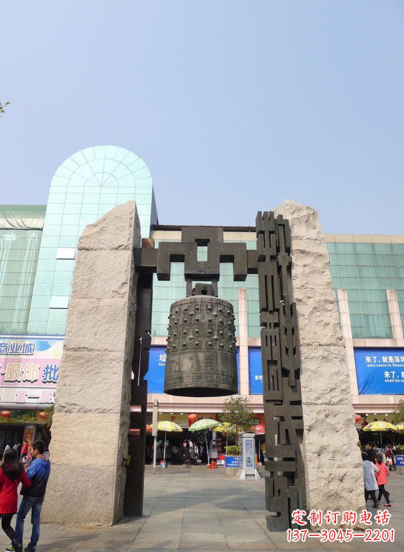 重庆广场铜钟铜雕