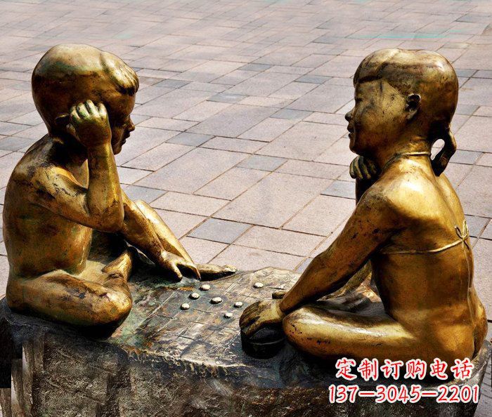 重庆广场下围棋的小孩小品铜雕