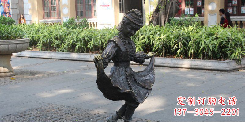 重庆广场小女孩跳舞人物铜雕
