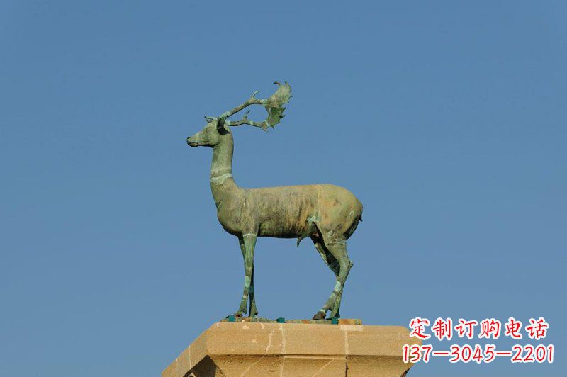 重庆中领雕塑鹿雕塑生动逼真