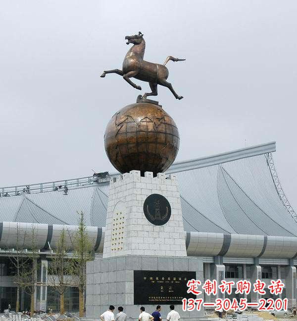 重庆世界地球铜雕,完美展现地球的神秘与美丽