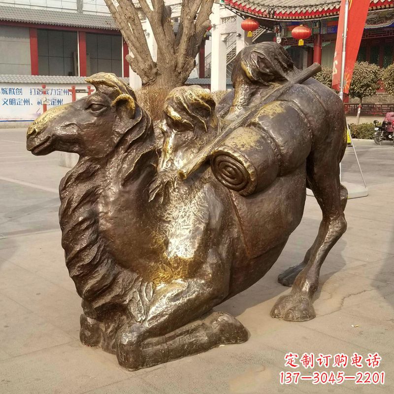 重庆跪俯的骆驼铜雕